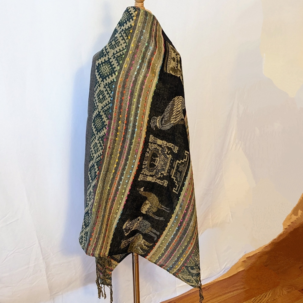 NWOT Artisan Aztec Print Wool Poncho Shawl
